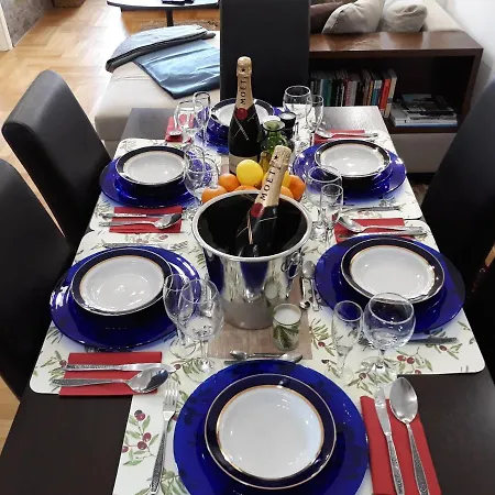 Apartment De La Falaise-aпартмaн де лa фалез *