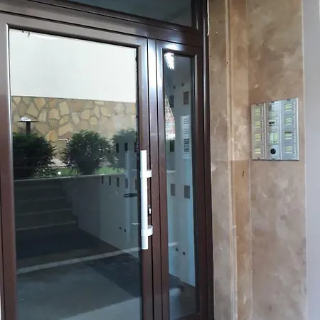 Apartment De La Falaise-aпартмaн де лa фалез *